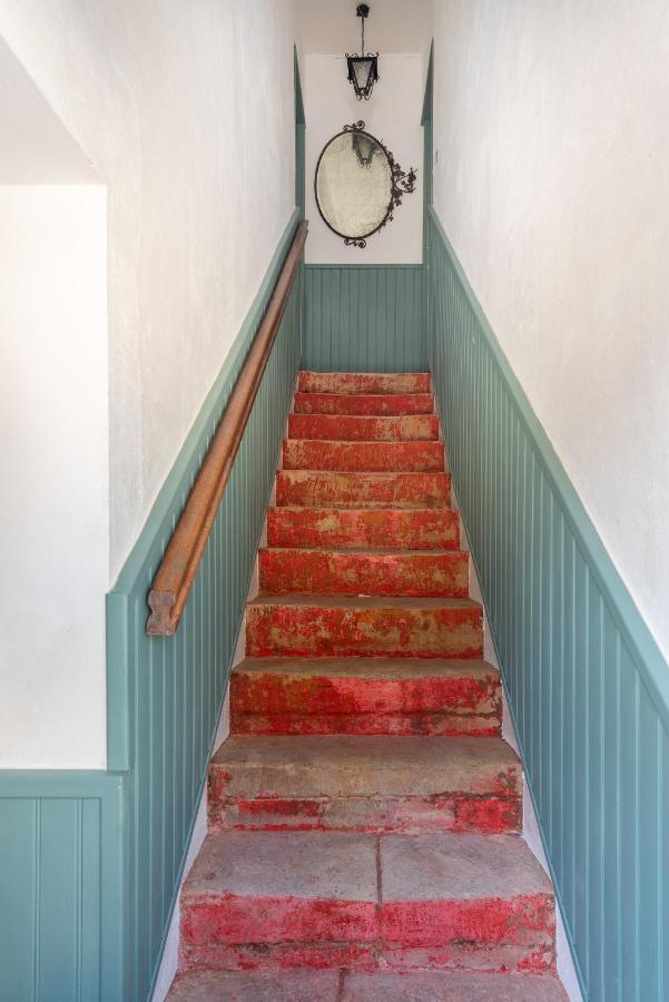 L'escalier rouge - Maison rénovée avec cour Luc-sur-Mer Exterior foto