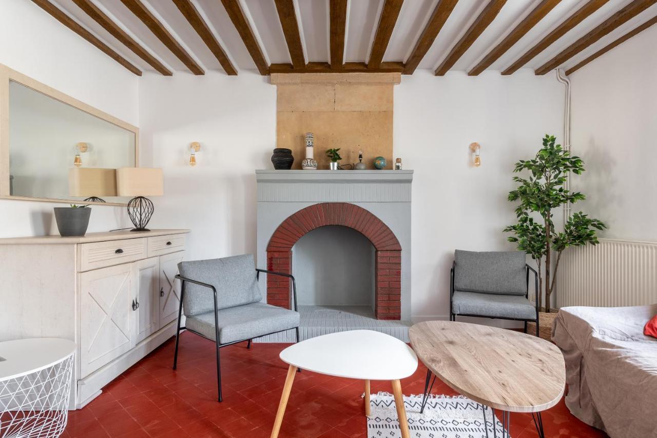 L'escalier rouge - Maison rénovée avec cour Luc-sur-Mer Exterior foto